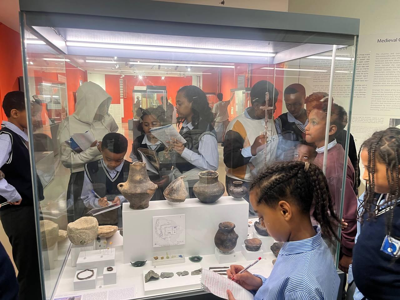 Students at 5 Kilo National Museum